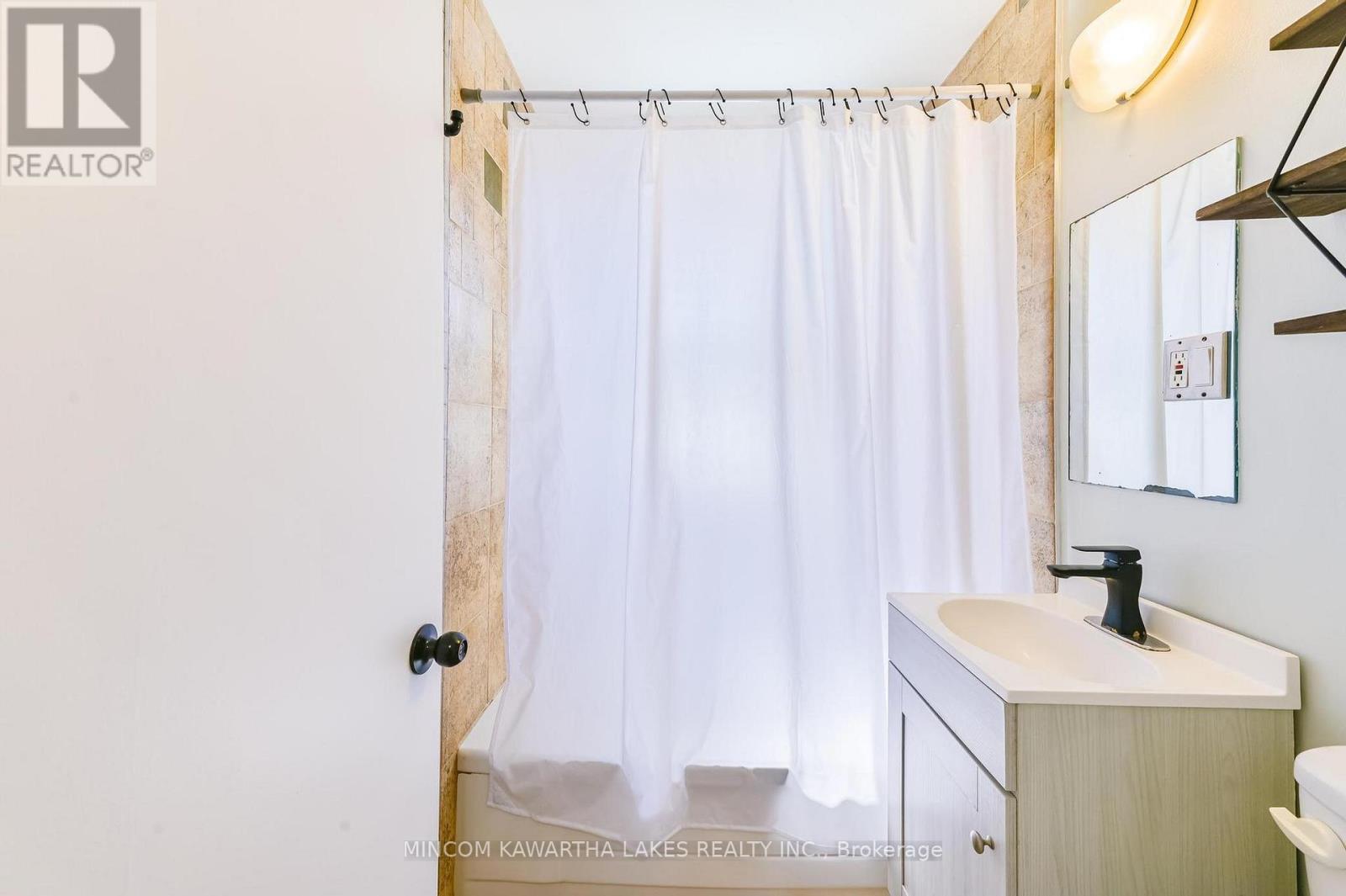 193 Shelbourne Street, Peterborough (Northcrest Ward 5), Ontario  K9H 5K3 - Photo 15 - X13056046