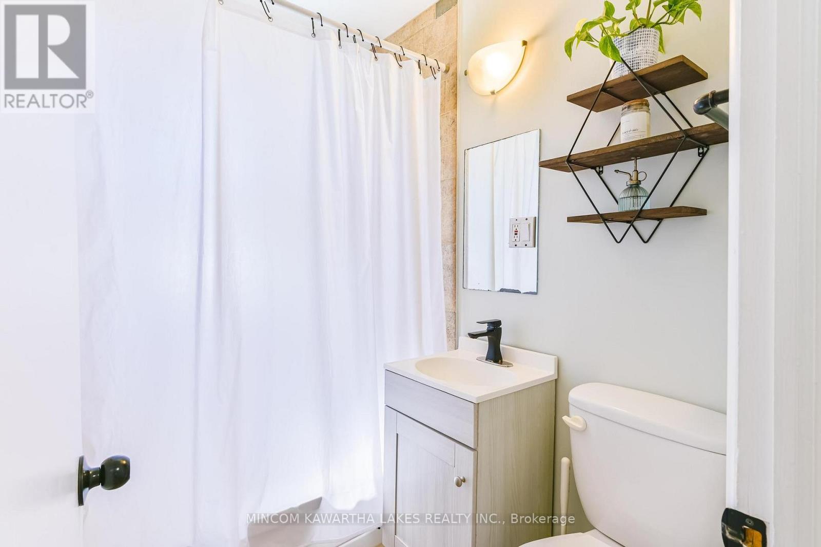 193 Shelbourne Street, Peterborough (Northcrest Ward 5), Ontario  K9H 5K3 - Photo 16 - X13056046