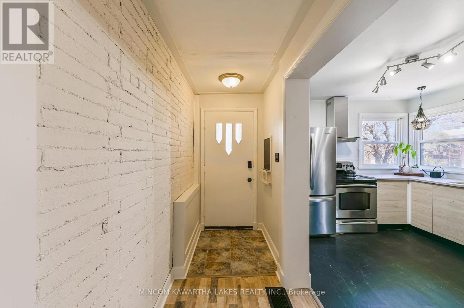 193 Shelbourne Street, Peterborough (Northcrest Ward 5), Ontario  K9H 5K3 - Photo 2 - X13056046