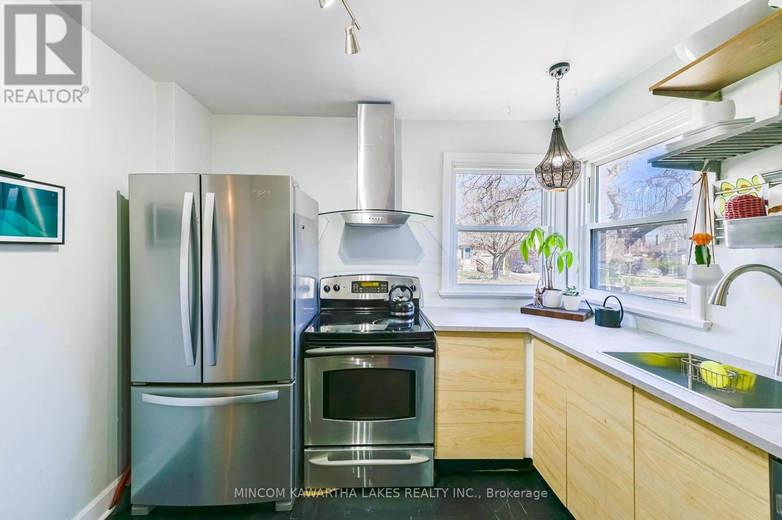 193 Shelbourne Street, Peterborough (Northcrest Ward 5), Ontario  K9H 5K3 - Photo 4 - X13056046