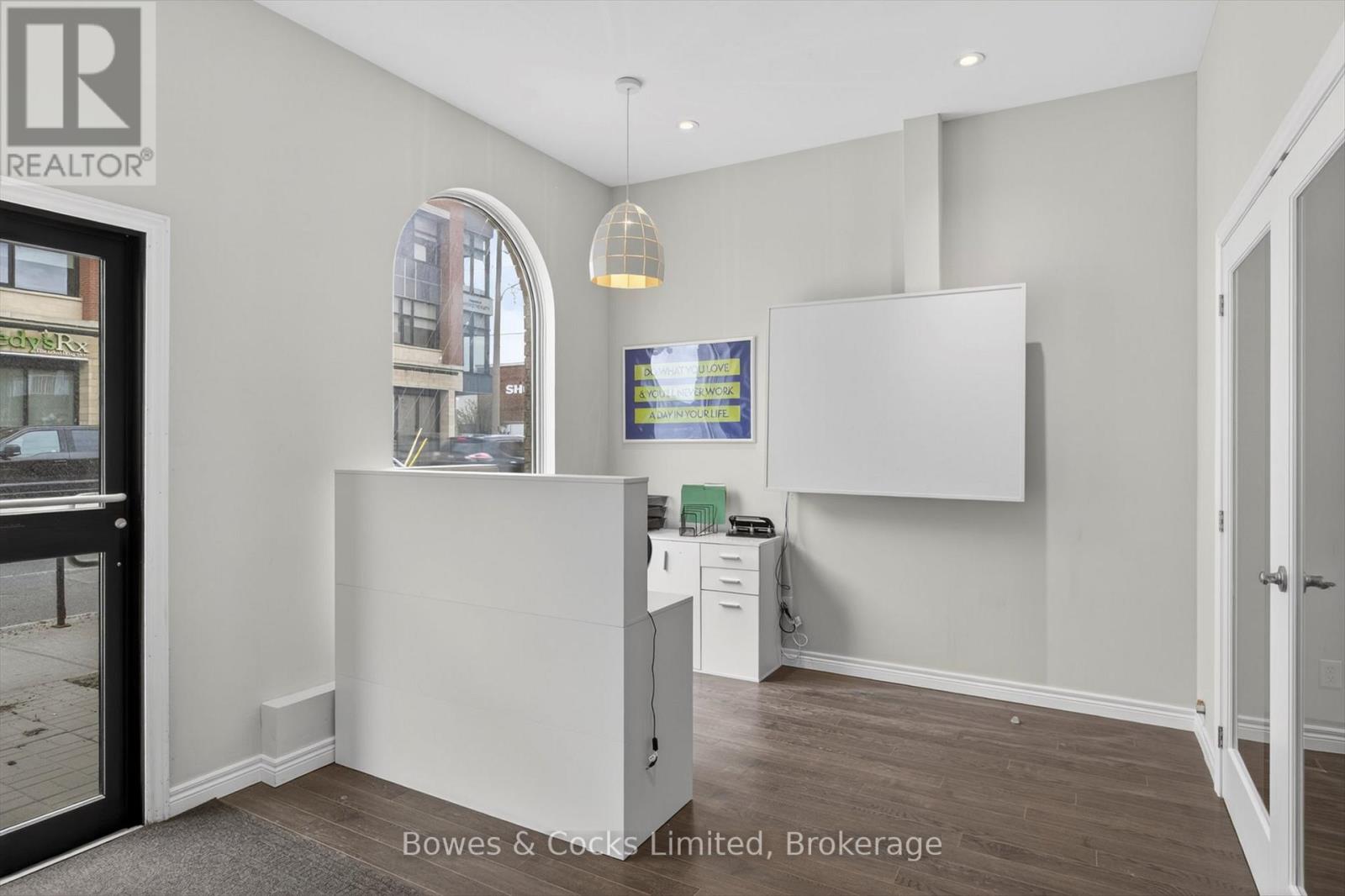 269 Charlotte Street, Peterborough (Town Ward 3), Ontario  K9J 2V3 - Photo 4 - X13057150