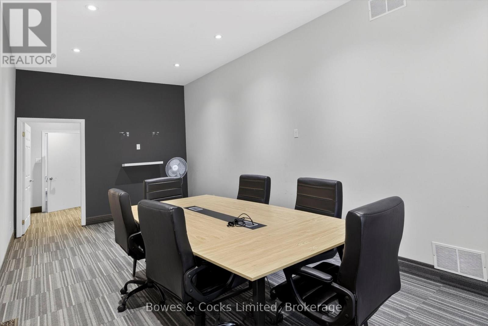 269 Charlotte Street, Peterborough (Town Ward 3), Ontario  K9J 2V3 - Photo 7 - X13057150