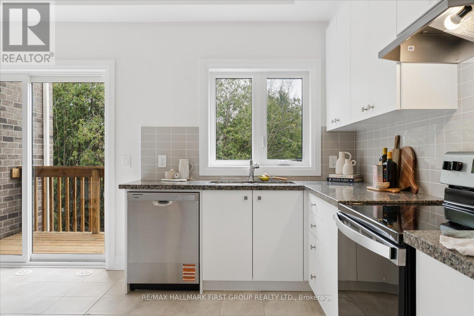 79 Marret Lane, Clarington (Newcastle), Ontario  L1B 0X2 - Photo 11 - E13056968