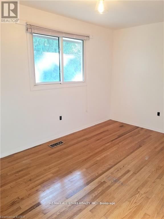 11 Roselyn Court, Kawartha Lakes (Lindsay), Ontario  K9V 4T8 - Photo 10 - X13058922