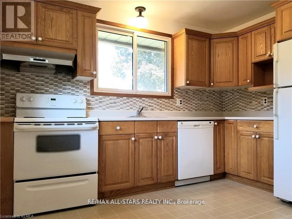 11 Roselyn Court, Kawartha Lakes (Lindsay), Ontario  K9V 4T8 - Photo 3 - X13058922