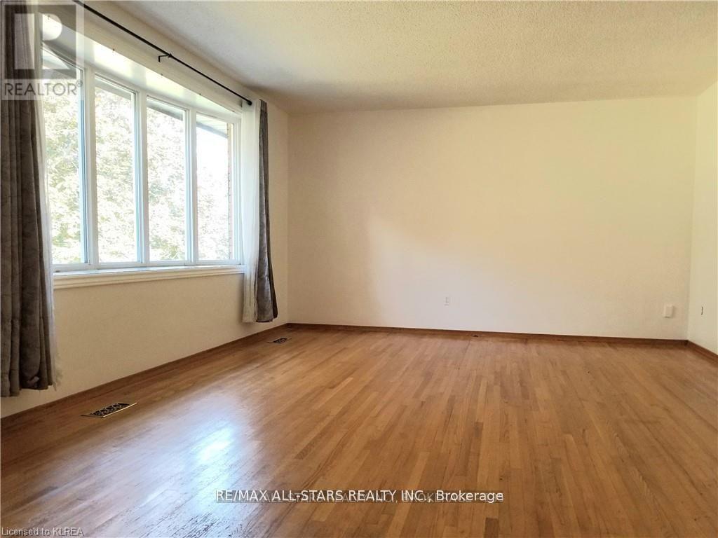 11 Roselyn Court, Kawartha Lakes (Lindsay), Ontario  K9V 4T8 - Photo 6 - X13058922