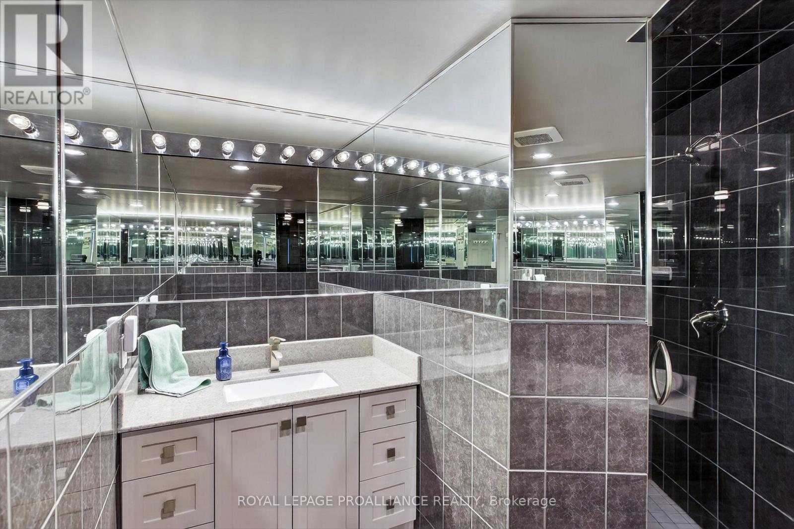 502 - 2 George Street N, Peterborough (Town Ward 3), Ontario  K9J 8K8 - Photo 13 - X13059756