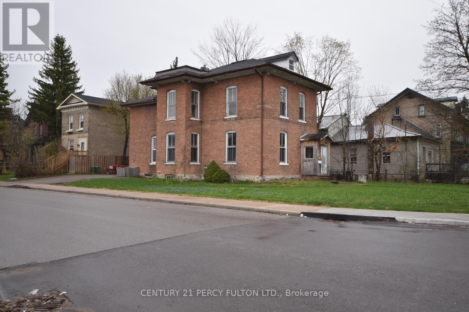 23 Glenelg Street W, Kawartha Lakes (Lindsay), Ontario  K9V 2T9 - Photo 2 - X13060690