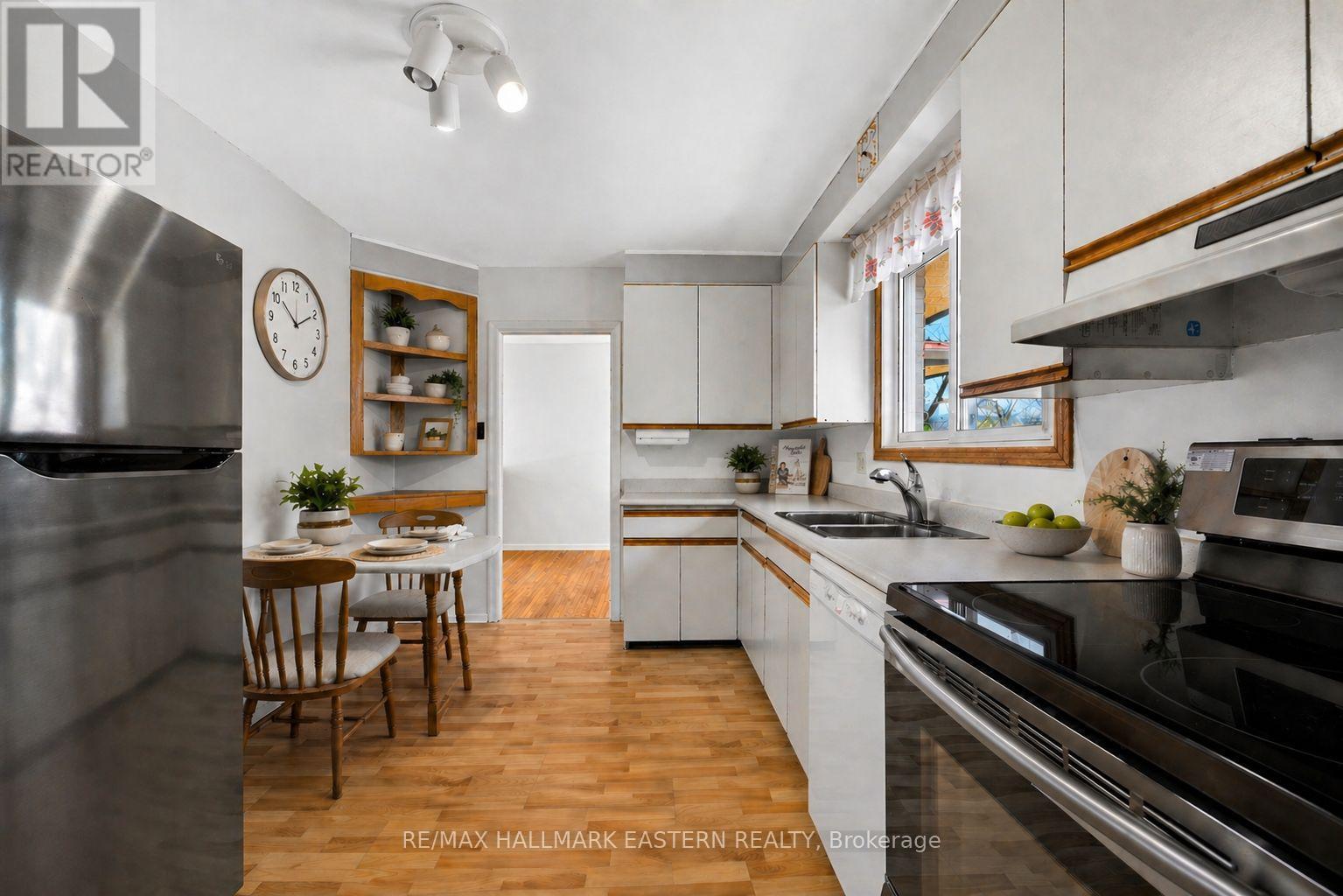 47 Springbrook Drive, Peterborough (Monaghan Ward 2), Ontario  K9J 1L3 - Photo 12 - X13061428