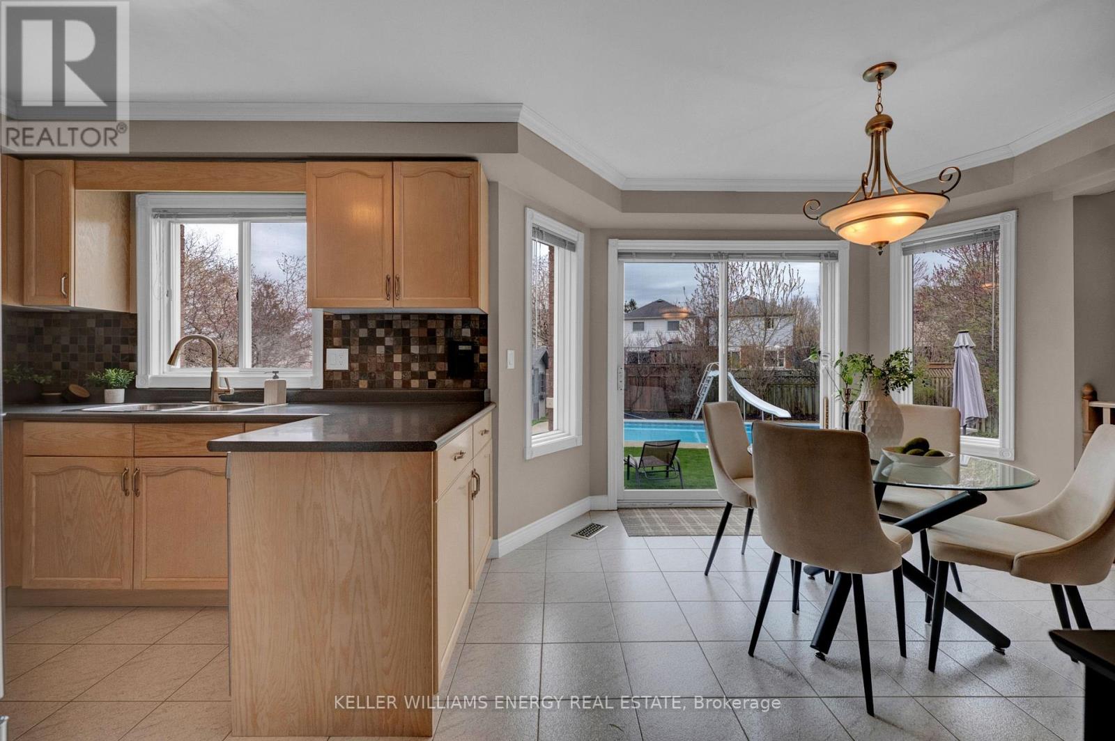 5 Snowden Court, Clarington (Newcastle), Ontario  L1B 1E7 - Photo 12 - E13061754