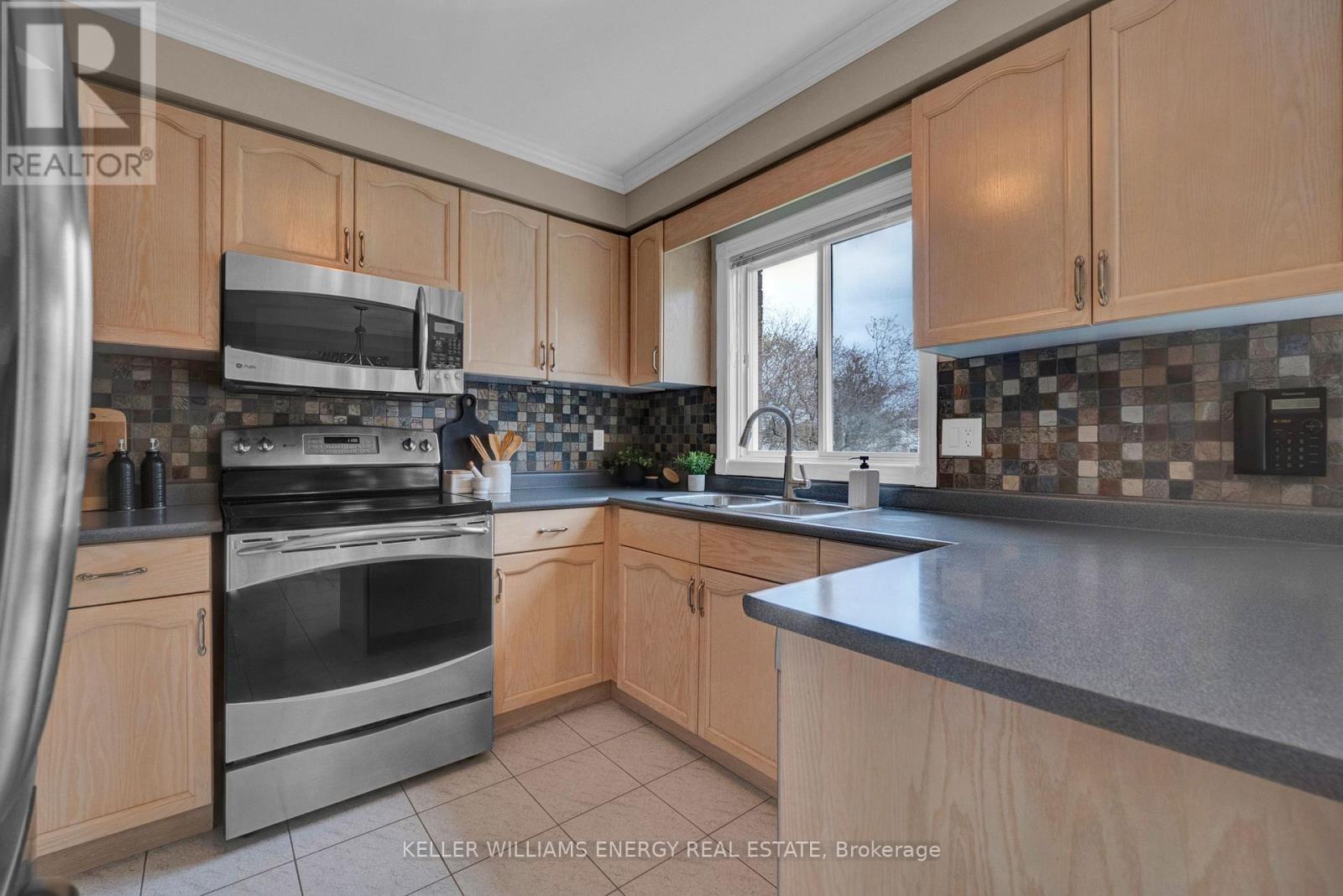 5 Snowden Court, Clarington (Newcastle), Ontario  L1B 1E7 - Photo 13 - E13061754