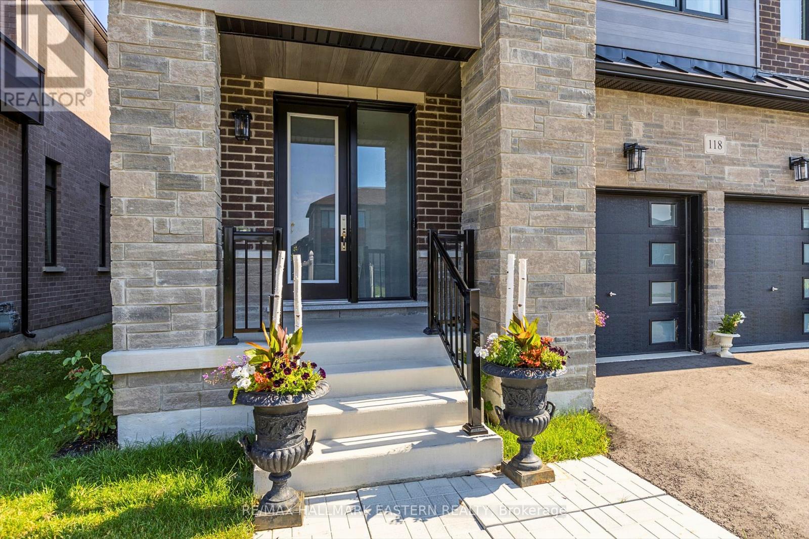 118 Whitehand Drive, Clarington (Newcastle), Ontario  L1B 0W1 - Photo 4 - E13061760