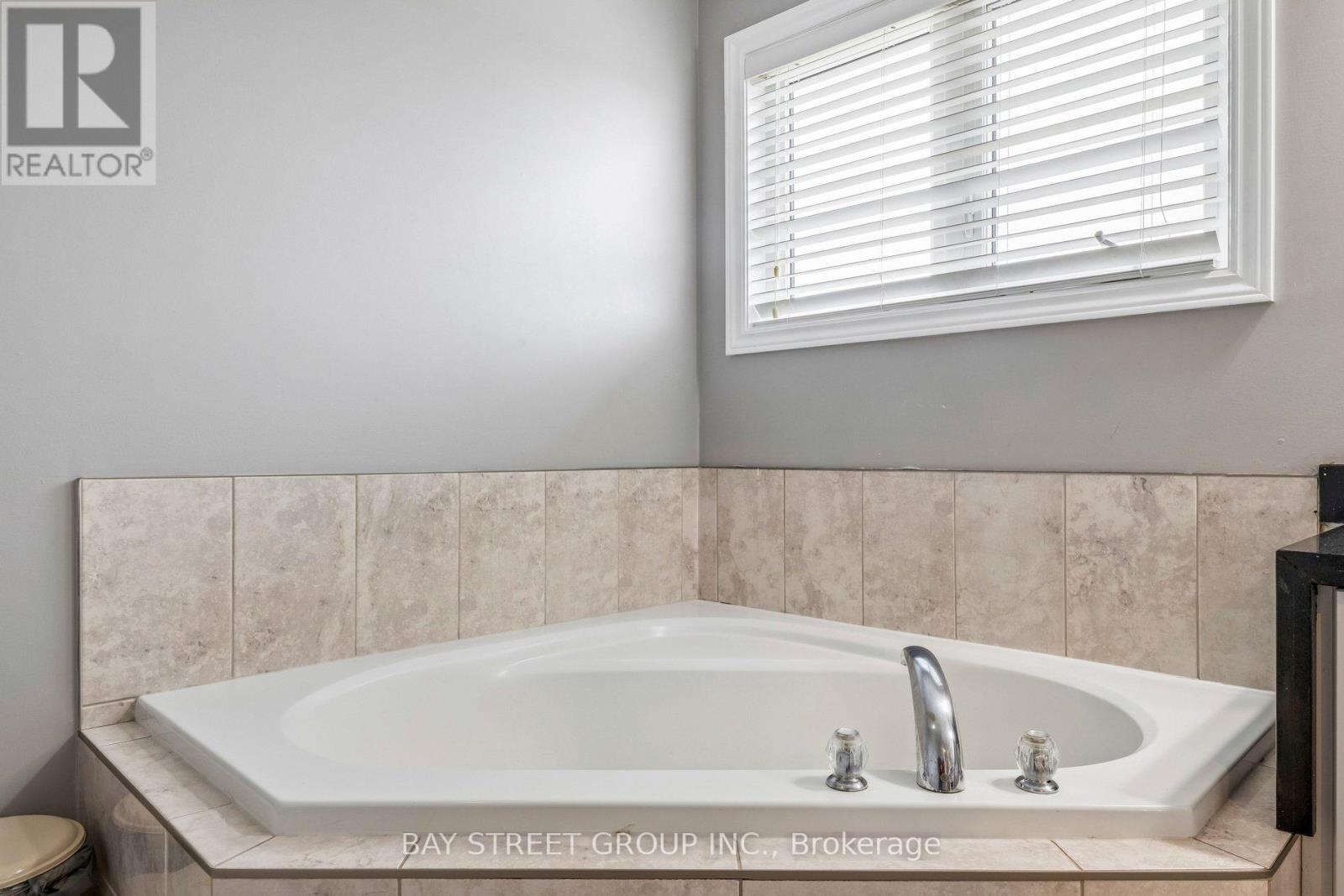 734 Sawmill Road E, Peterborough (Northcrest Ward 5), Ontario  K0L 0G3 - Photo 38 - X13064354