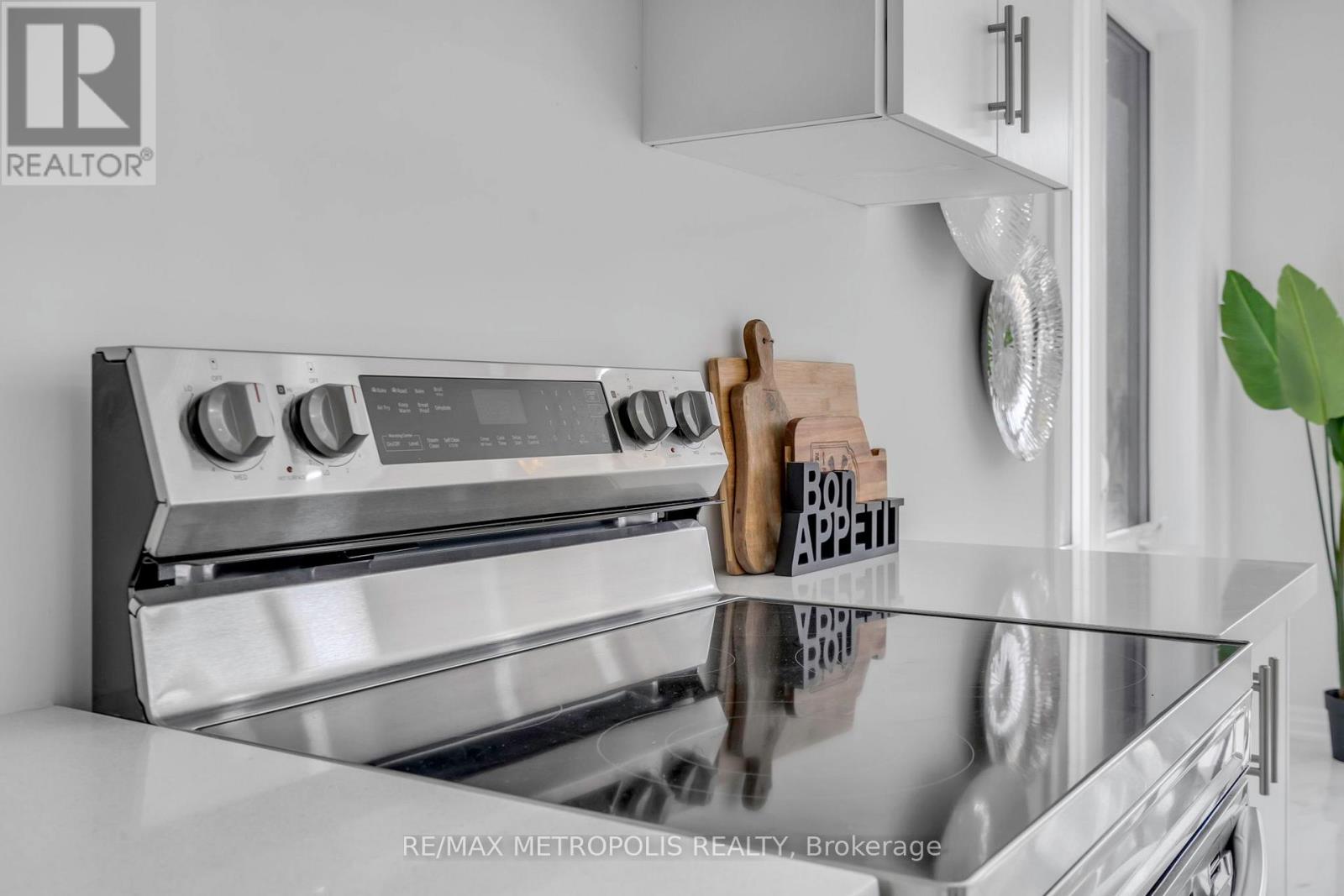 58 Belmont Drive, Clarington (Newcastle), Ontario  L1B 0W8 - Photo 13 - E13065924