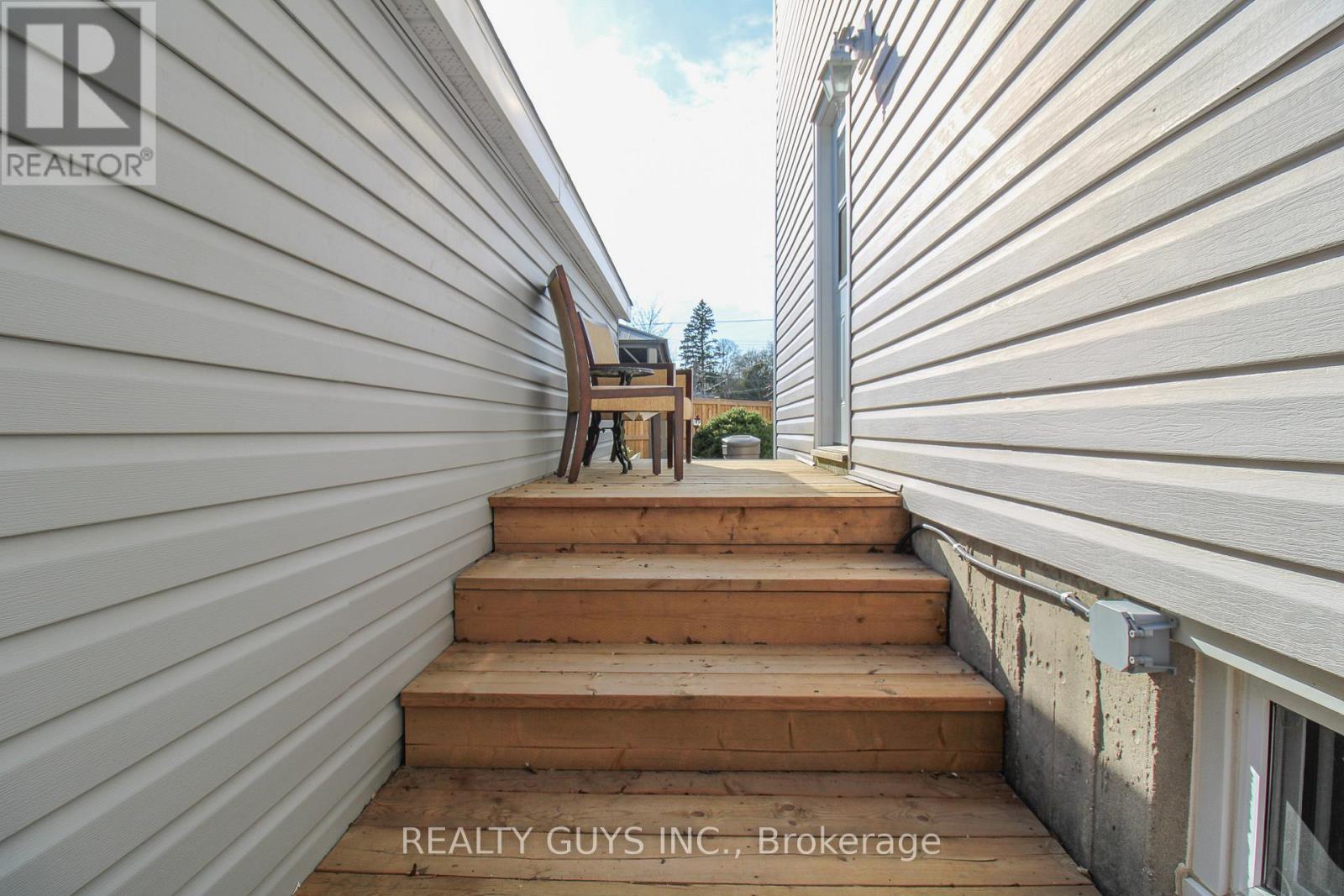 727 Chesterfield Avenue, Peterborough (Northcrest Ward 5), Ontario  K9H 4Y1 - Photo 5 - X13066832