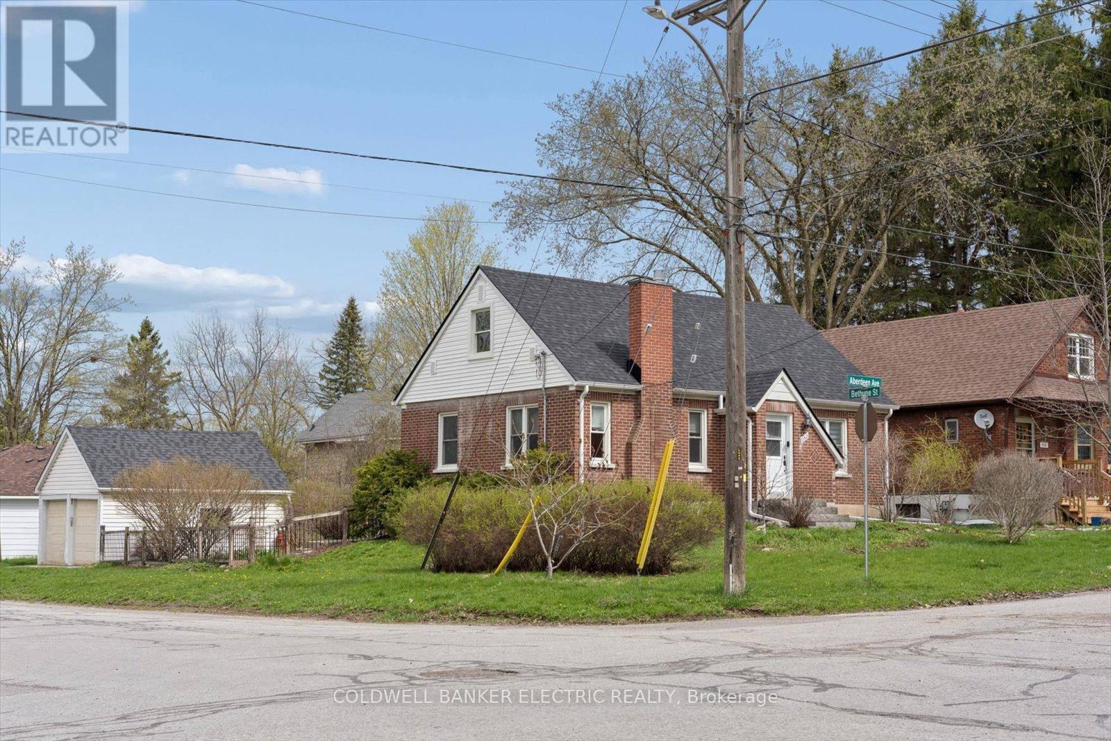 252 Aberdeen Avenue, Peterborough (Northcrest Ward 5), Ontario  K9H 4W9 - Photo 3 - X13067956