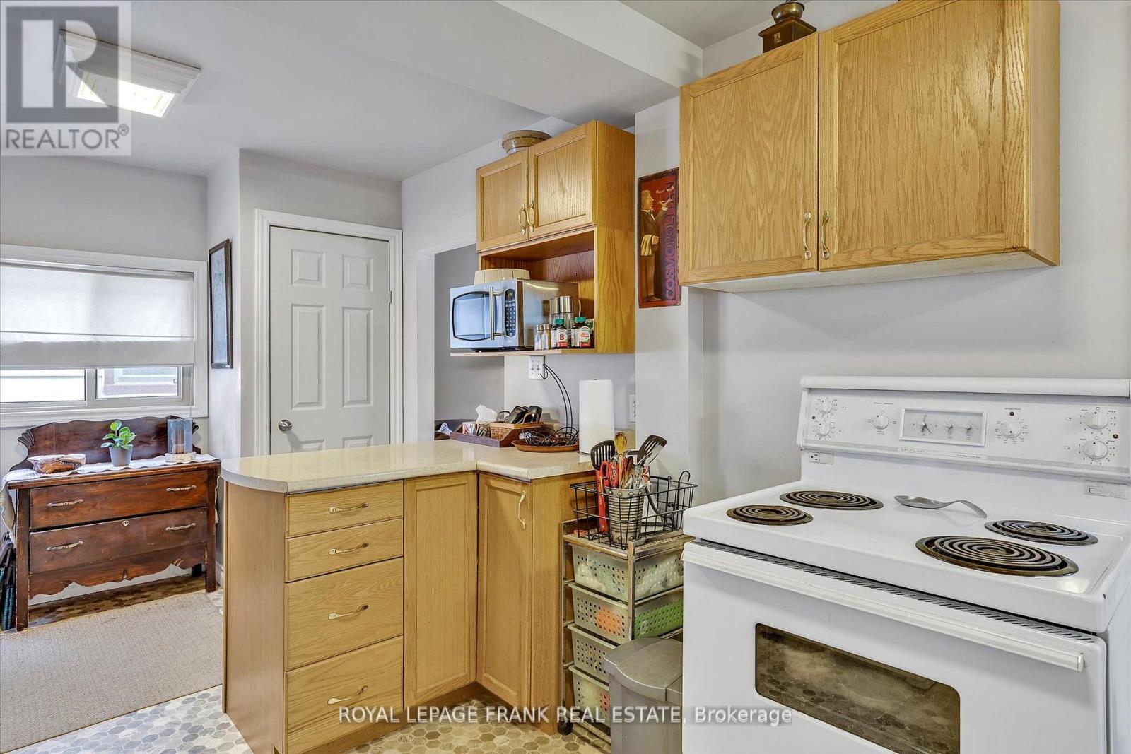 715 Chamberlain Street, Peterborough (Otonabee Ward 1), Ontario  K9J 4M2 - Photo 11 - X13068192