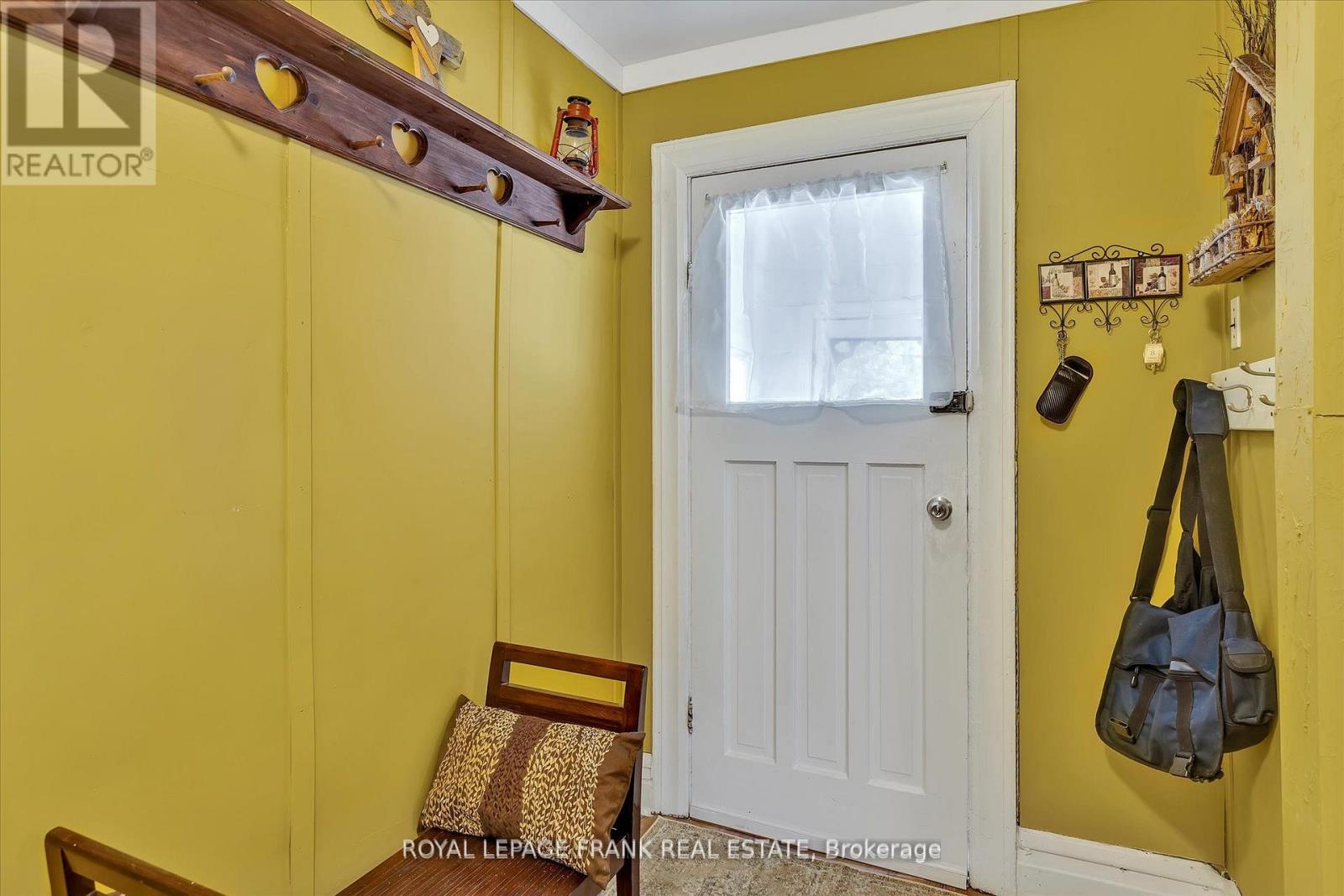715 Chamberlain Street, Peterborough (Otonabee Ward 1), Ontario  K9J 4M2 - Photo 4 - X13068192