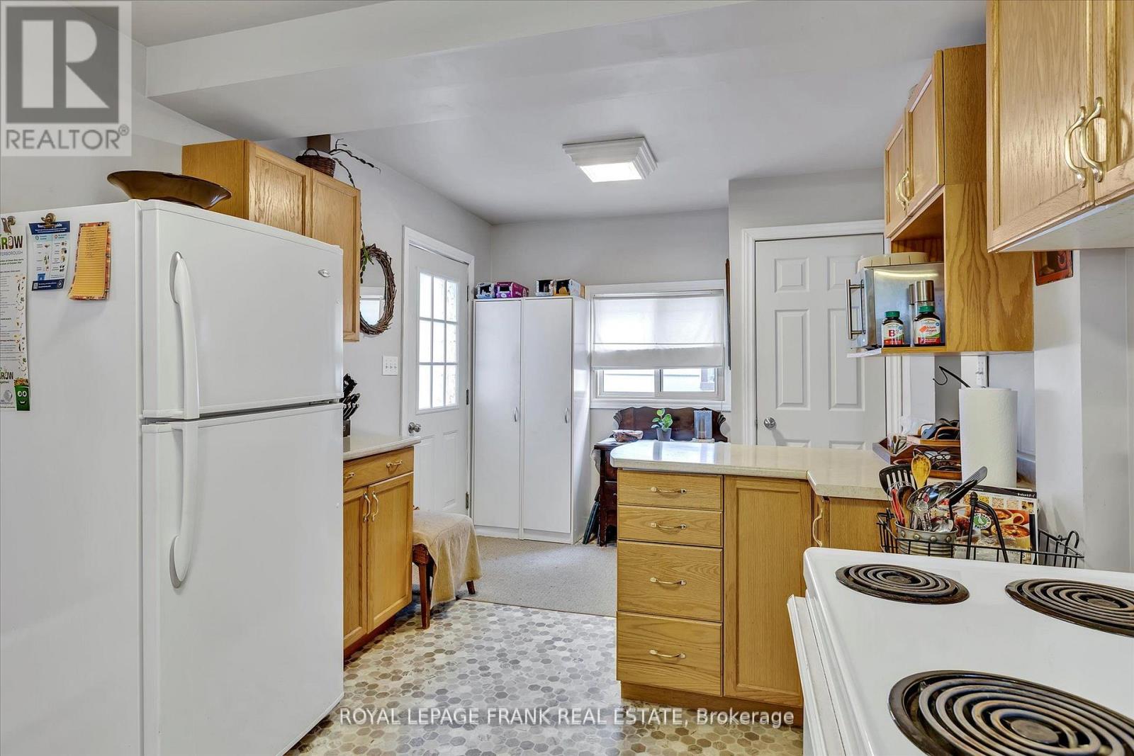 715 Chamberlain Street, Peterborough (Otonabee Ward 1), Ontario  K9J 4M2 - Photo 9 - X13068192