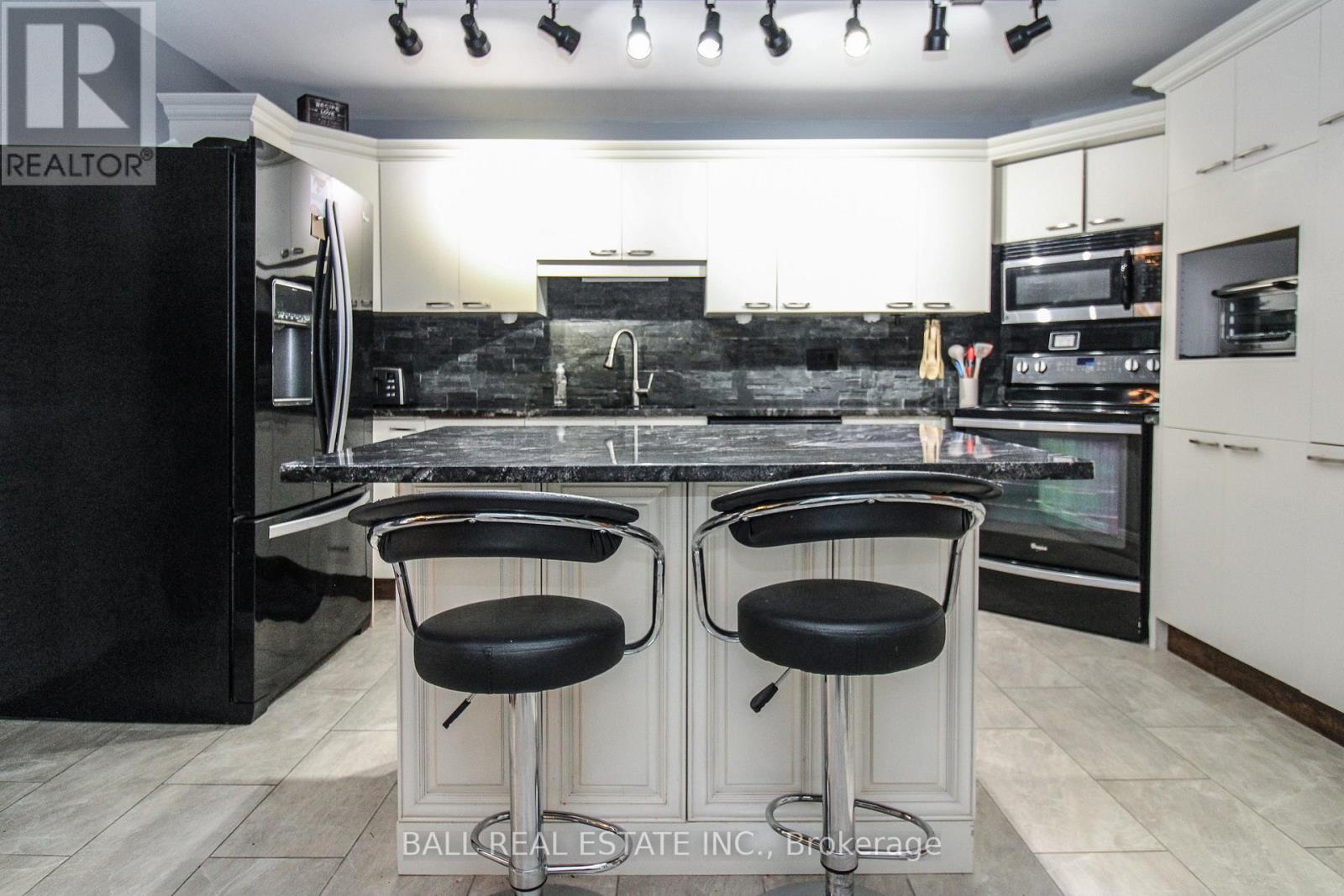 2 - 3 Paddock Wood, Peterborough (Ashburnham Ward 4), Ontario  K9H 7H2 - Photo 6 - X13068606