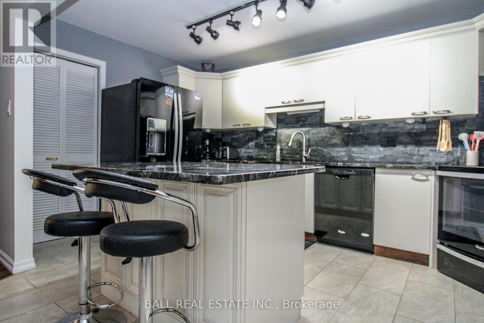 2 - 3 Paddock Wood, Peterborough (Ashburnham Ward 4), Ontario  K9H 7H2 - Photo 9 - X13068606