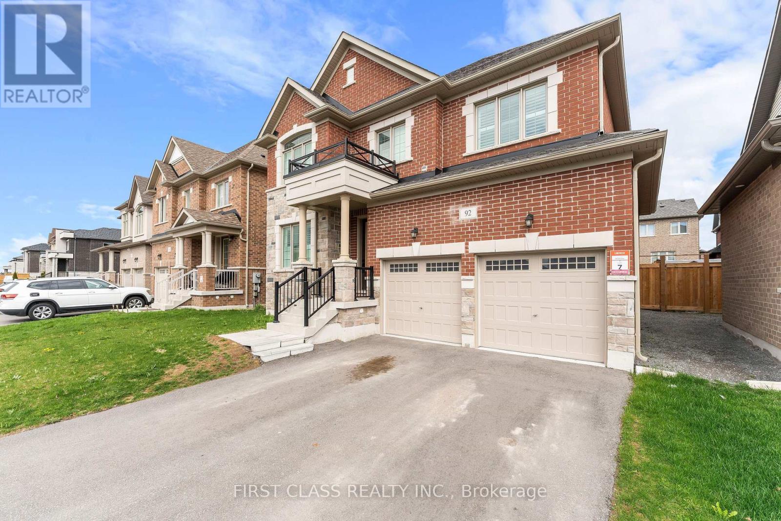 92 Grady Drive, Clarington (Newcastle), Ontario  L1B 1G9 - Photo 2 - E13071520