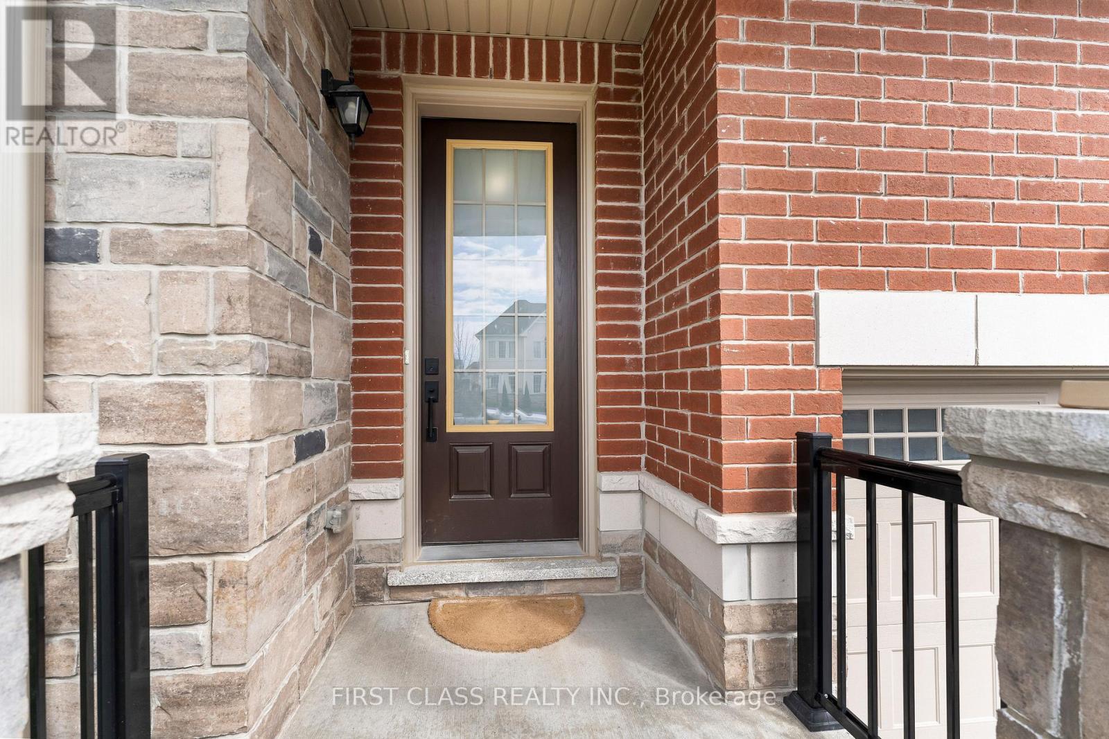 92 Grady Drive, Clarington (Newcastle), Ontario  L1B 1G9 - Photo 3 - E13071520