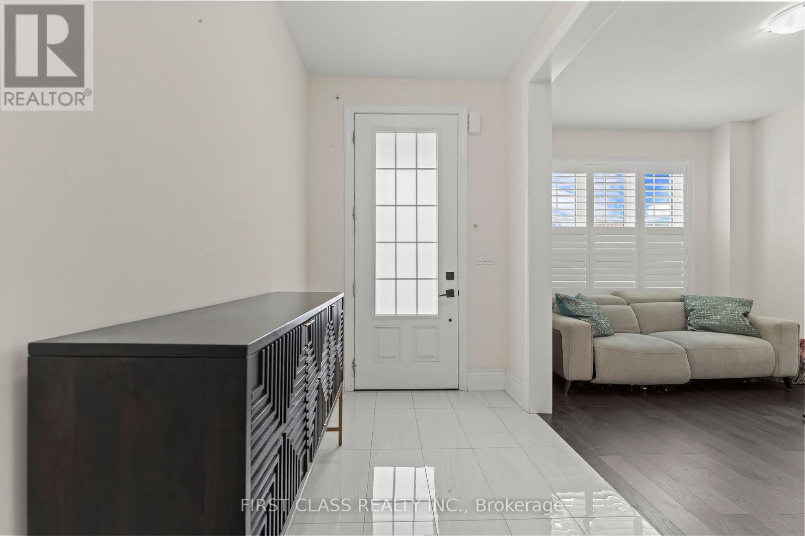 92 Grady Drive, Clarington (Newcastle), Ontario  L1B 1G9 - Photo 5 - E13071520