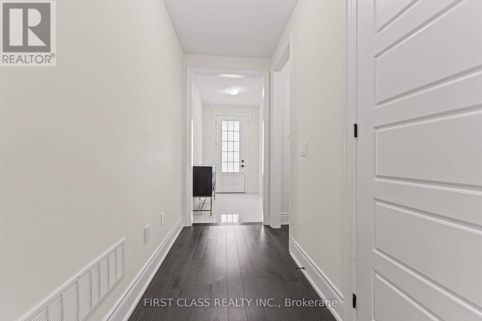 92 Grady Drive, Clarington (Newcastle), Ontario  L1B 1G9 - Photo 6 - E13071520