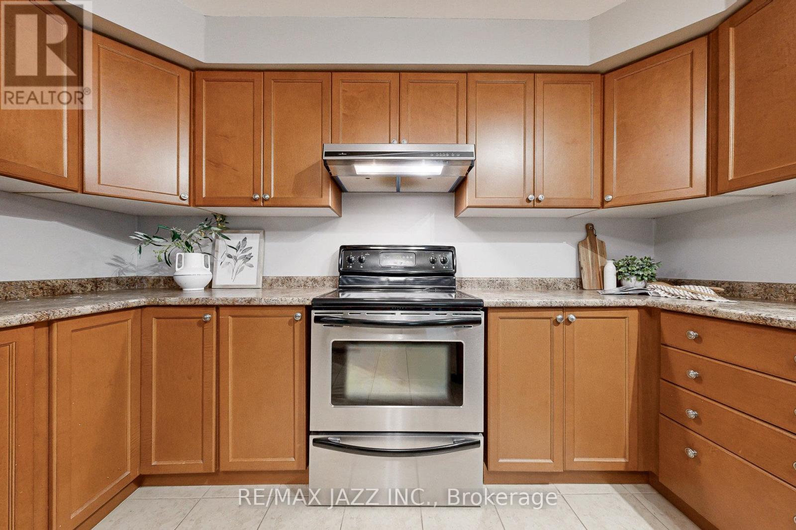 9 - 350 Lakebreeze Drive, Clarington (Newcastle), Ontario  L1B 0A2 - Photo 6 - E13073784