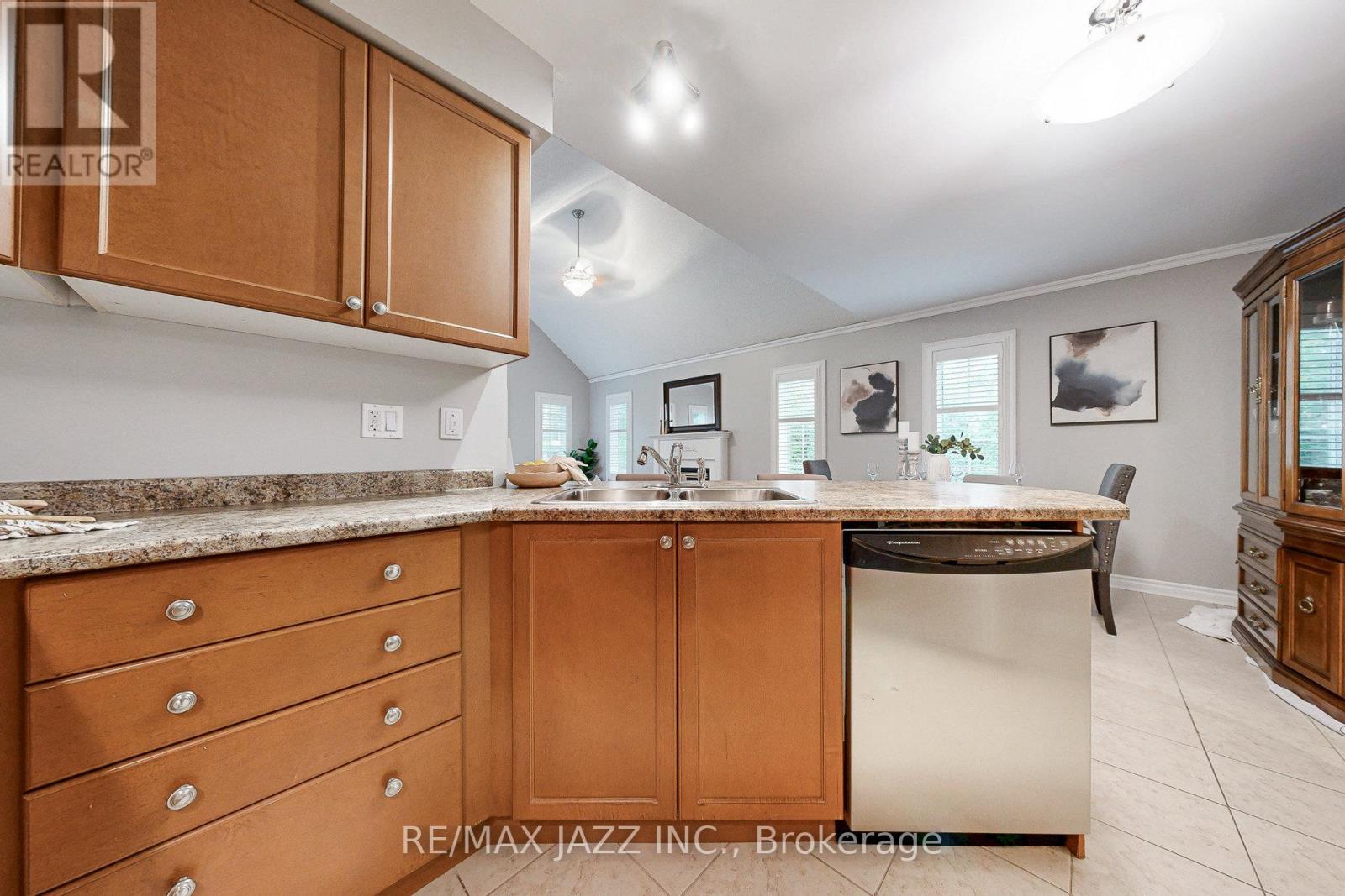 9 - 350 Lakebreeze Drive, Clarington (Newcastle), Ontario  L1B 0A2 - Photo 7 - E13073784