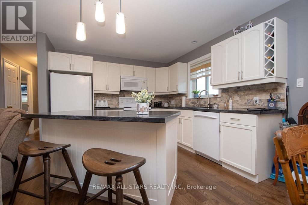 53 Hillside Drive, Kawartha Lakes (Lindsay), Ontario  K9V 1A3 - Photo 10 - X13074184