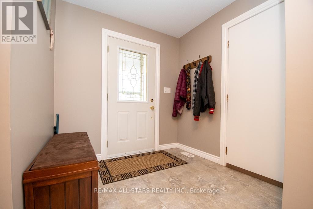 53 Hillside Drive, Kawartha Lakes (Lindsay), Ontario  K9V 1A3 - Photo 3 - X13074184