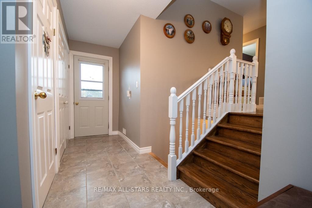 53 Hillside Drive, Kawartha Lakes (Lindsay), Ontario  K9V 1A3 - Photo 4 - X13074184