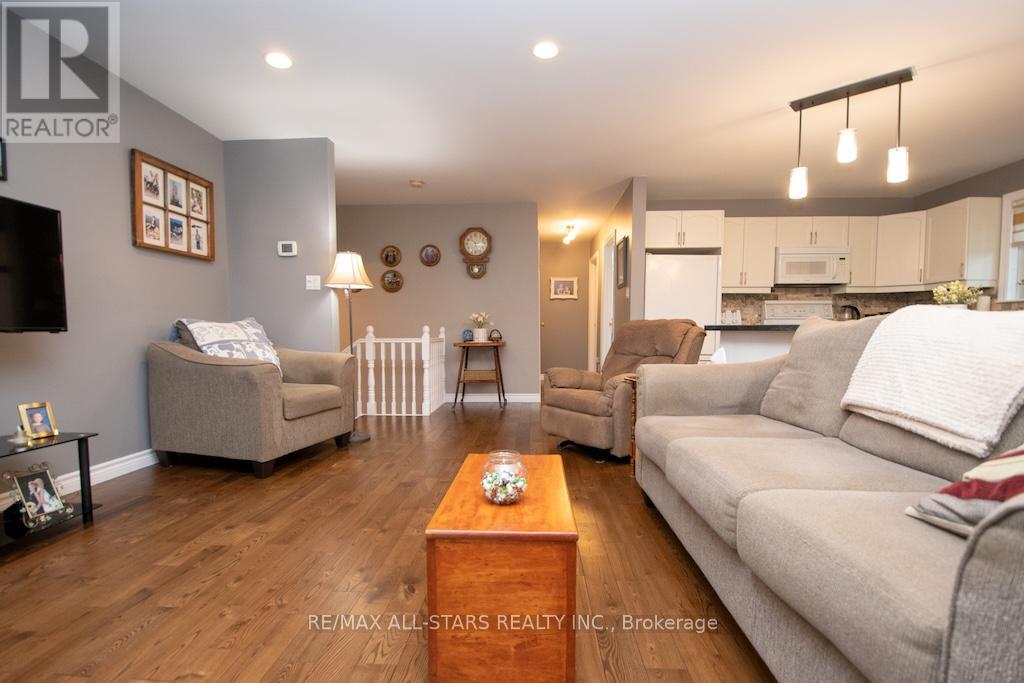 53 Hillside Drive, Kawartha Lakes (Lindsay), Ontario  K9V 1A3 - Photo 6 - X13074184