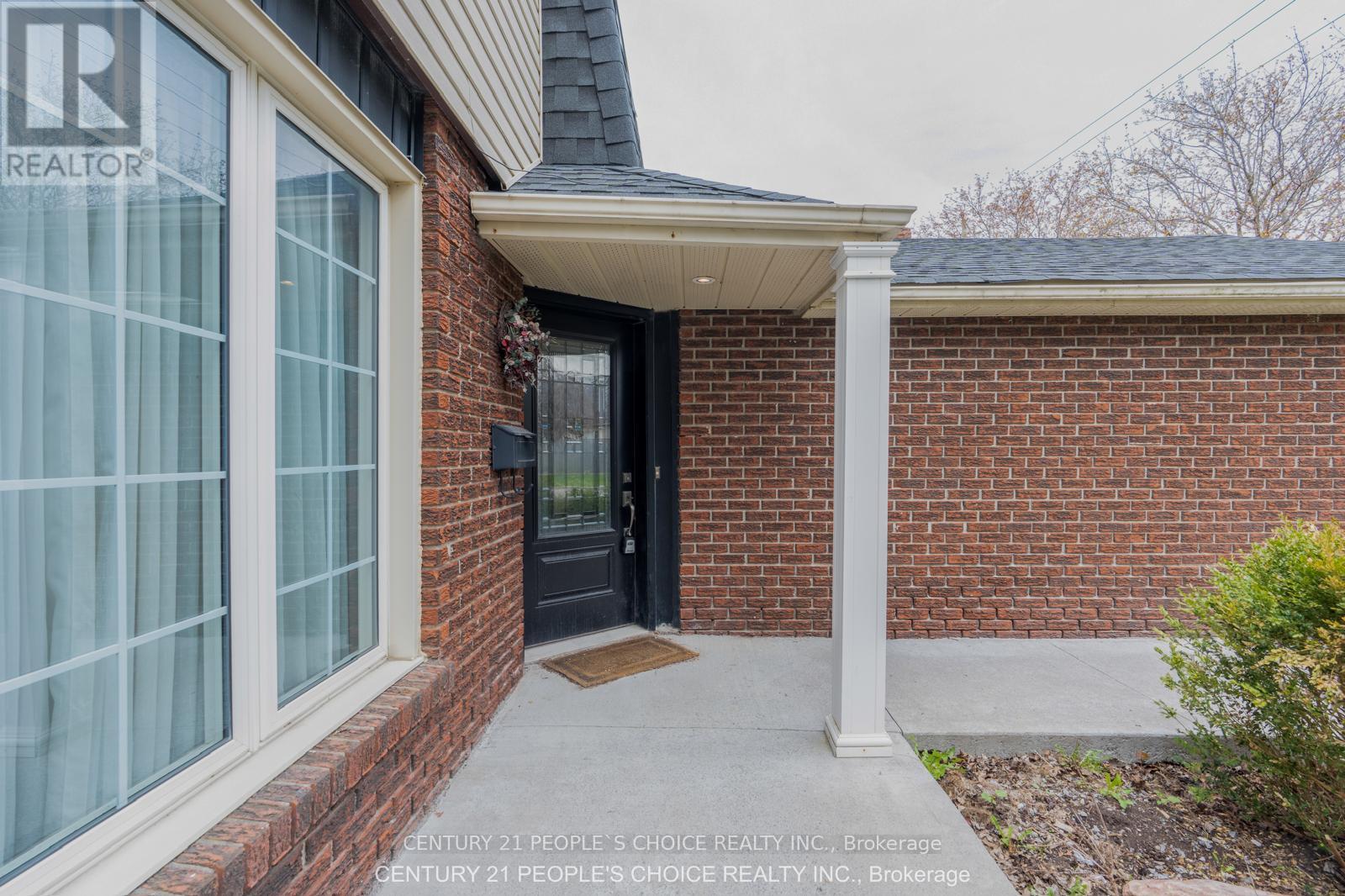 218 Angeline Street N, Kawartha Lakes (Lindsay), Ontario  K9V 5E9 - Photo 3 - X13074960