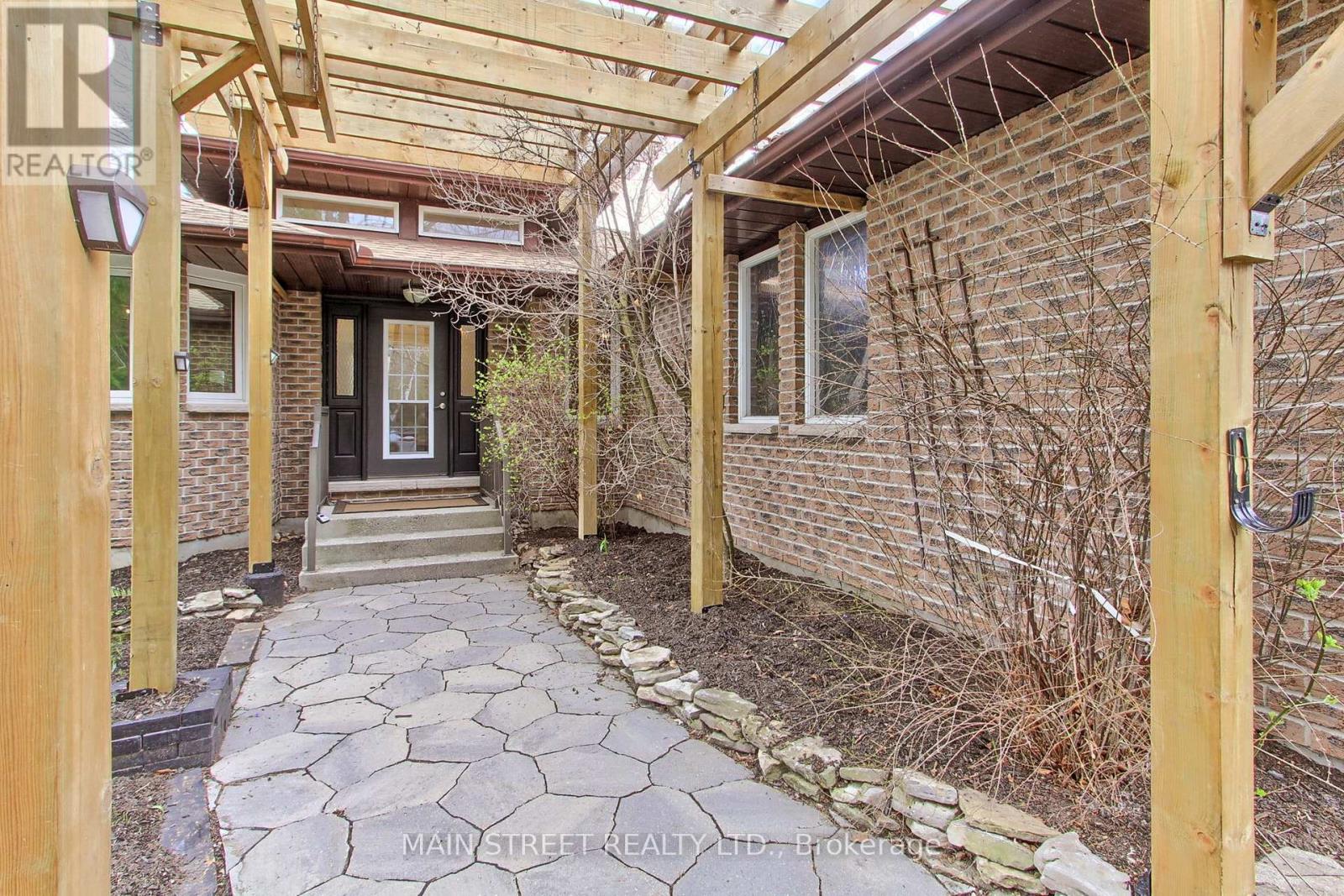 24 Maple Grove Road, Kawartha Lakes (Lindsay), Ontario  K9V 4R6 - Photo 4 - X13075368