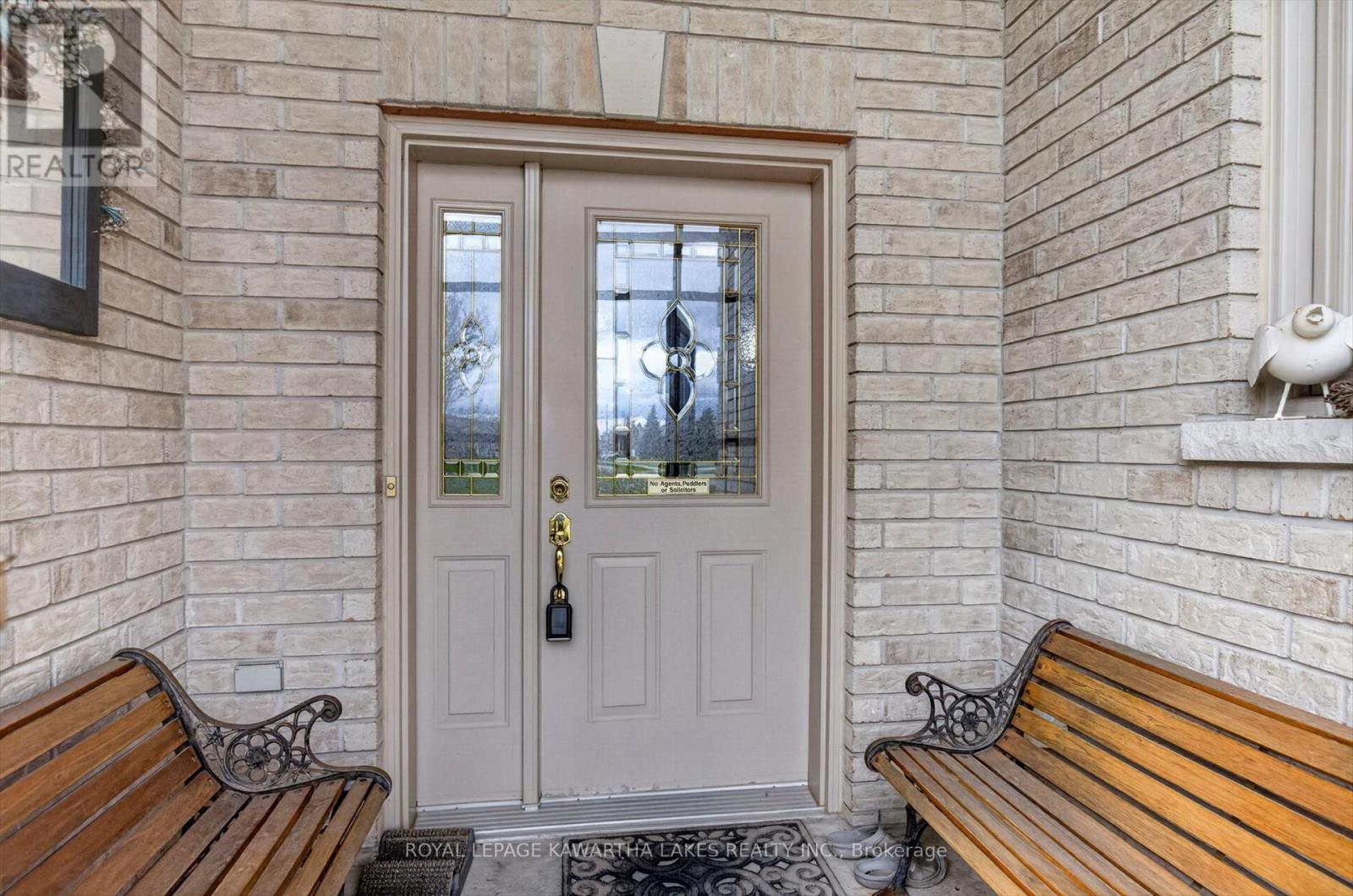 376 Wallace Drive, Kawartha Lakes (Lindsay), Ontario  K9V 6K7 - Photo 4 - X13077012