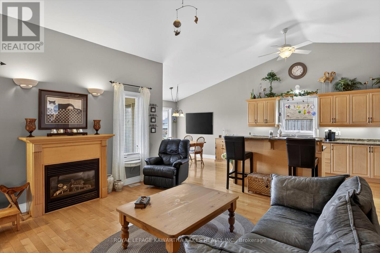376 Wallace Drive, Kawartha Lakes (Lindsay), Ontario  K9V 6K7 - Photo 6 - X13077012