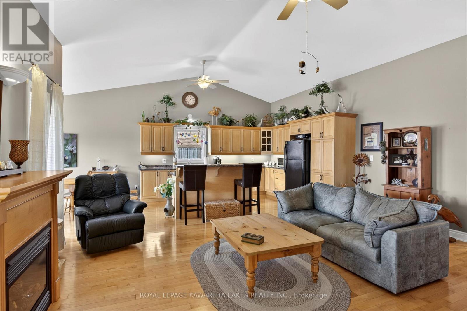 376 Wallace Drive, Kawartha Lakes (Lindsay), Ontario  K9V 6K7 - Photo 9 - X13077012