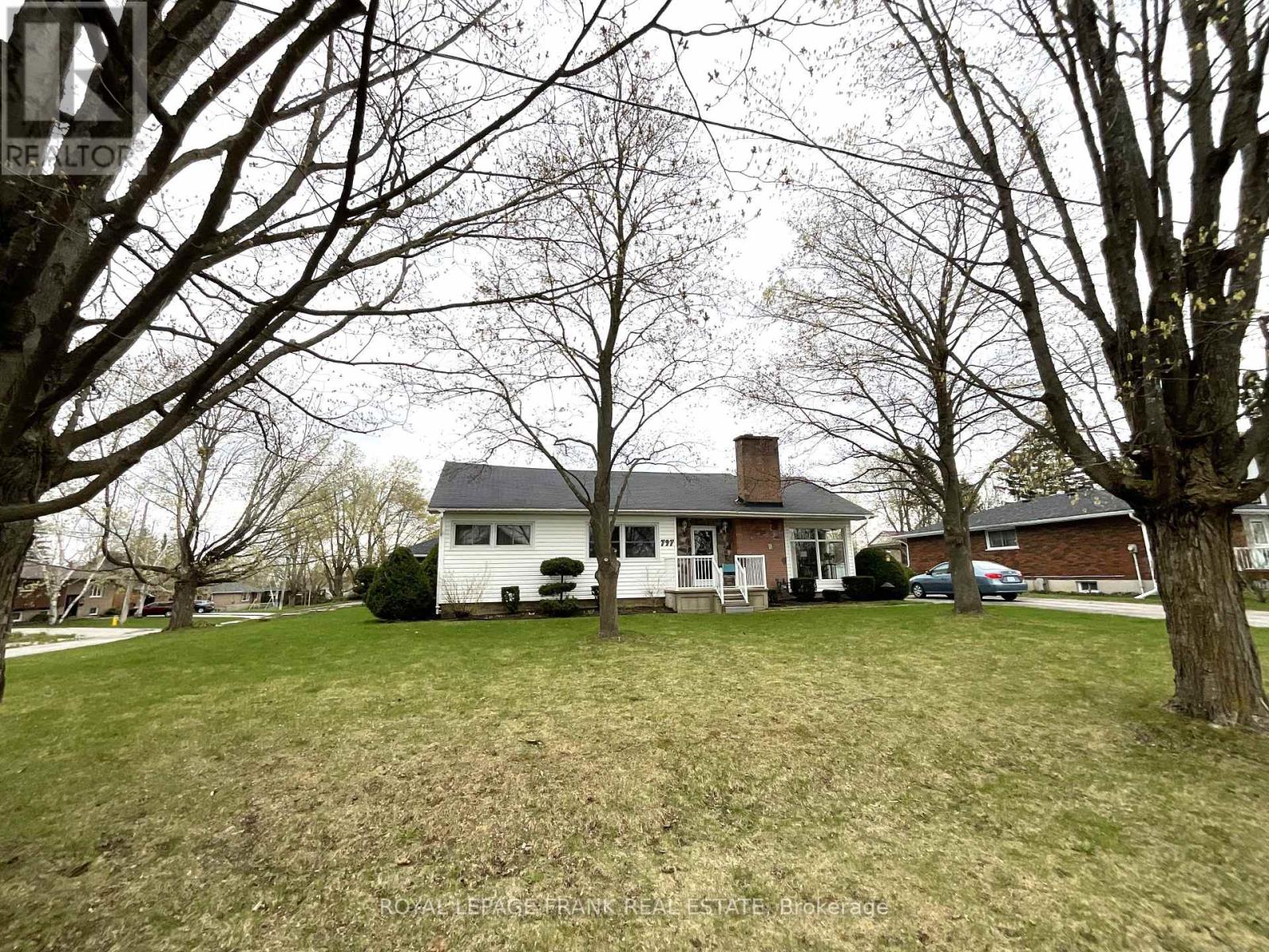 797 Valleyview Drive, Peterborough (Monaghan Ward 2), Ontario  K9J 6P9 - Photo 2 - X13077524