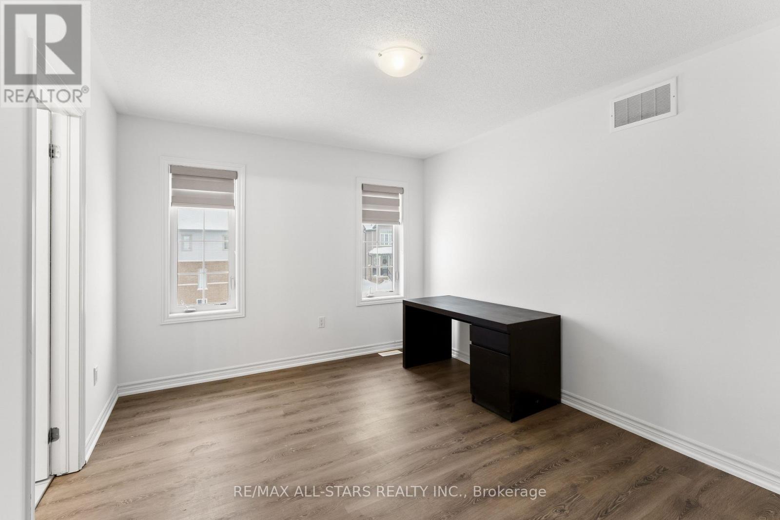 19 Hennessey Crescent, Kawartha Lakes (Lindsay), Ontario  K9V 0P2 - Photo 15 - X13078162