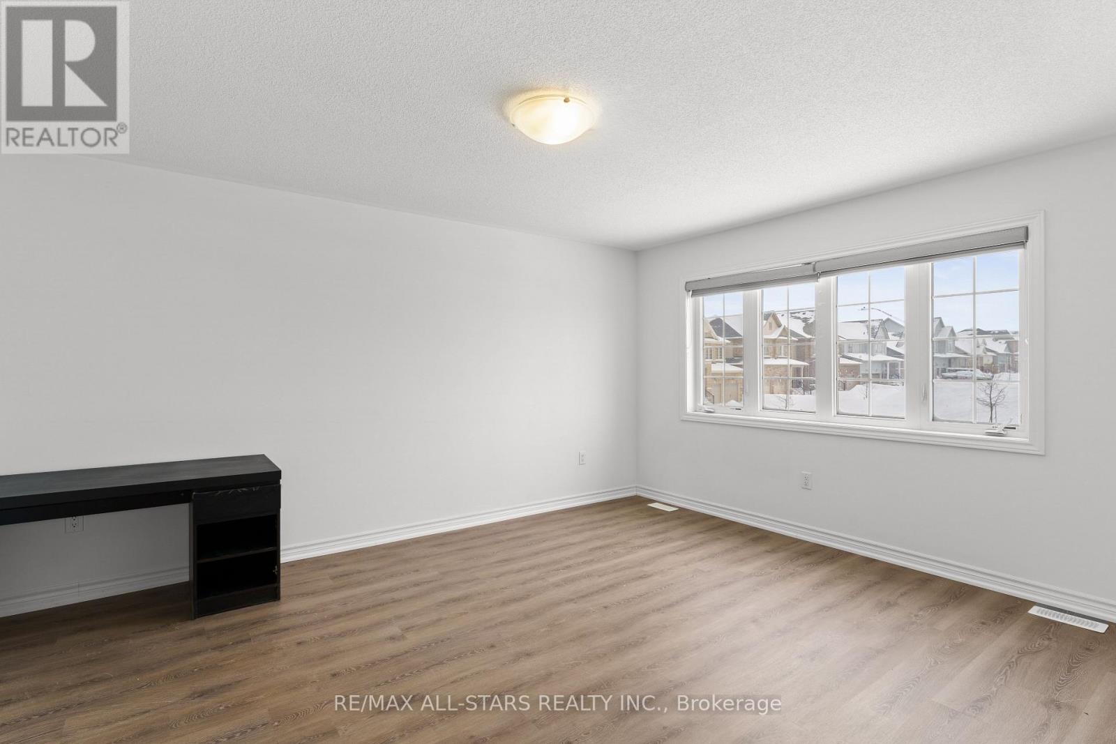 19 Hennessey Crescent, Kawartha Lakes (Lindsay), Ontario  K9V 0P2 - Photo 16 - X13078162