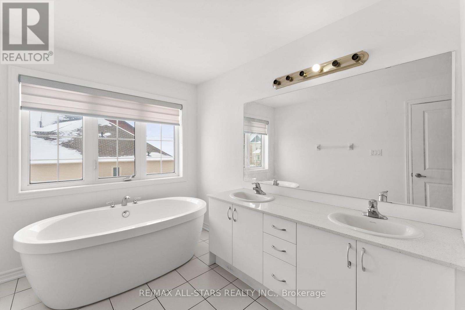 19 Hennessey Crescent, Kawartha Lakes (Lindsay), Ontario  K9V 0P2 - Photo 18 - X13078162