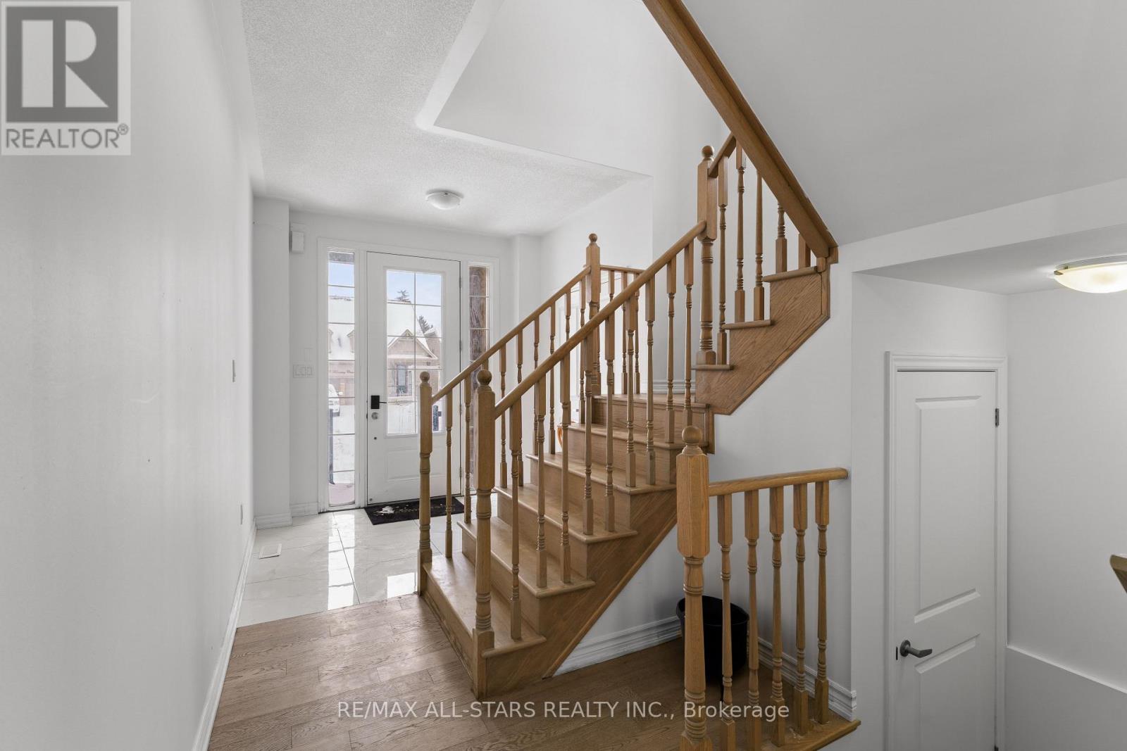 19 Hennessey Crescent, Kawartha Lakes (Lindsay), Ontario  K9V 0P2 - Photo 5 - X13078162