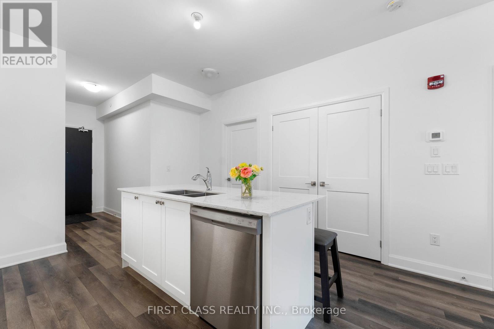 330 - 50 Lakebreeze Drive, Clarington (Newcastle), Ontario  L1B 0V9 - Photo 8 - E13079126