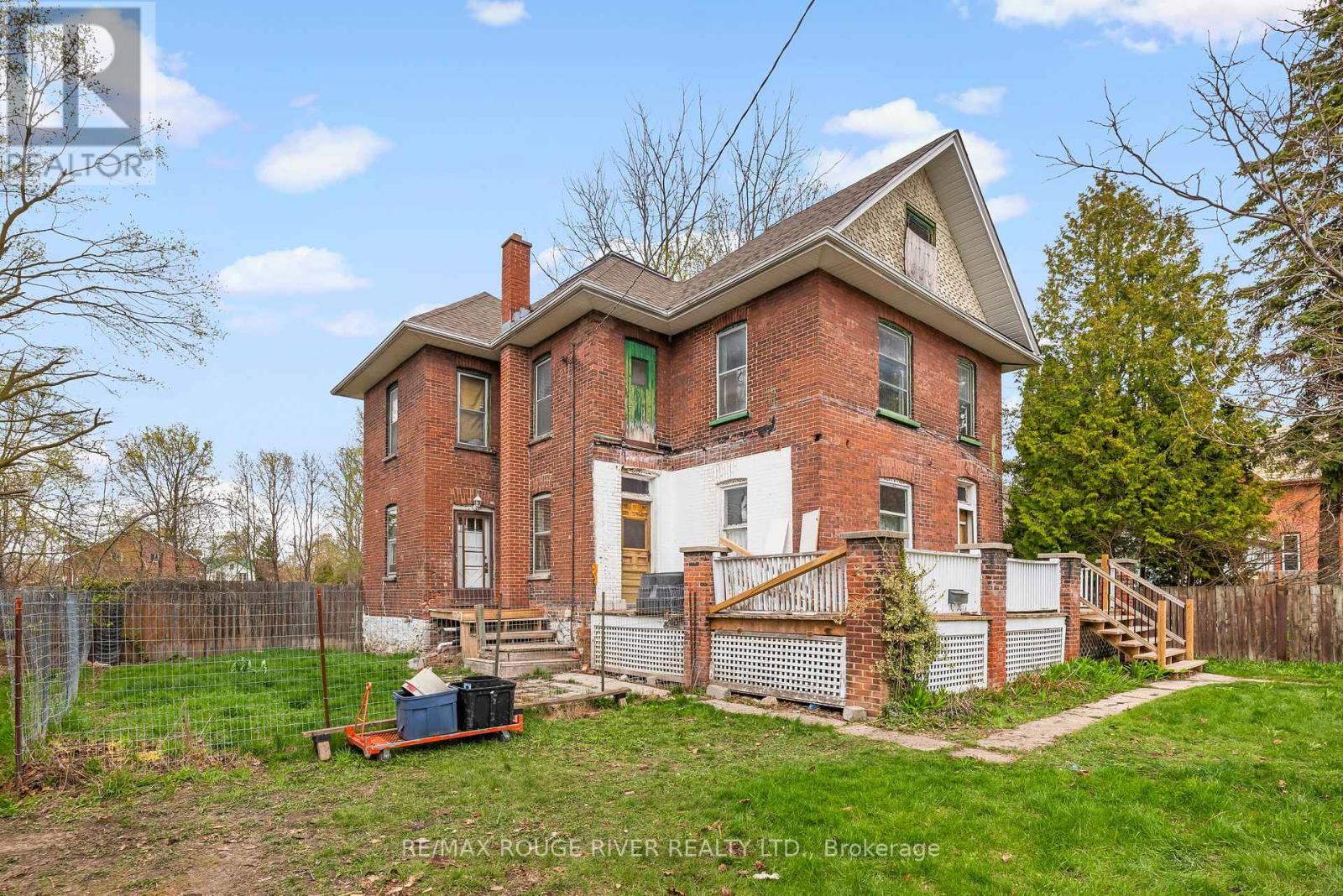 56 Melbourne Street W, Kawartha Lakes (Lindsay), Ontario  K9V 2T1 - Photo 3 - X13080454