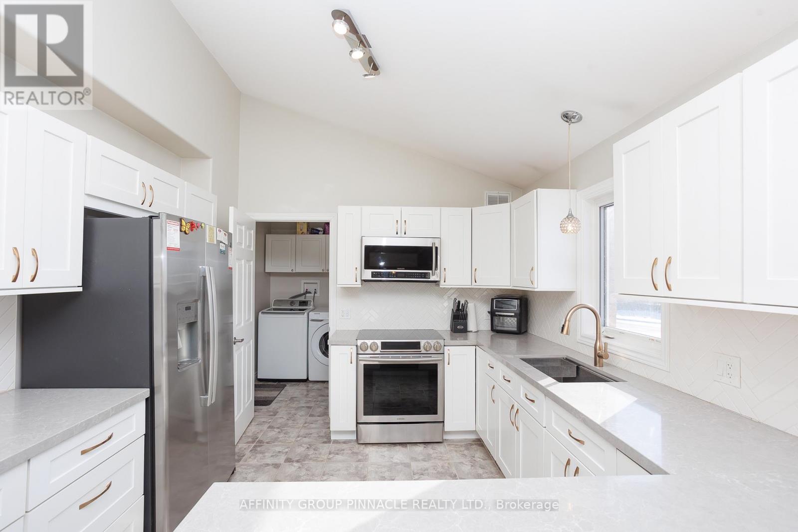 11 Moynes Court, Kawartha Lakes (Lindsay), Ontario  K9V 0L2 - Photo 12 - X13080506