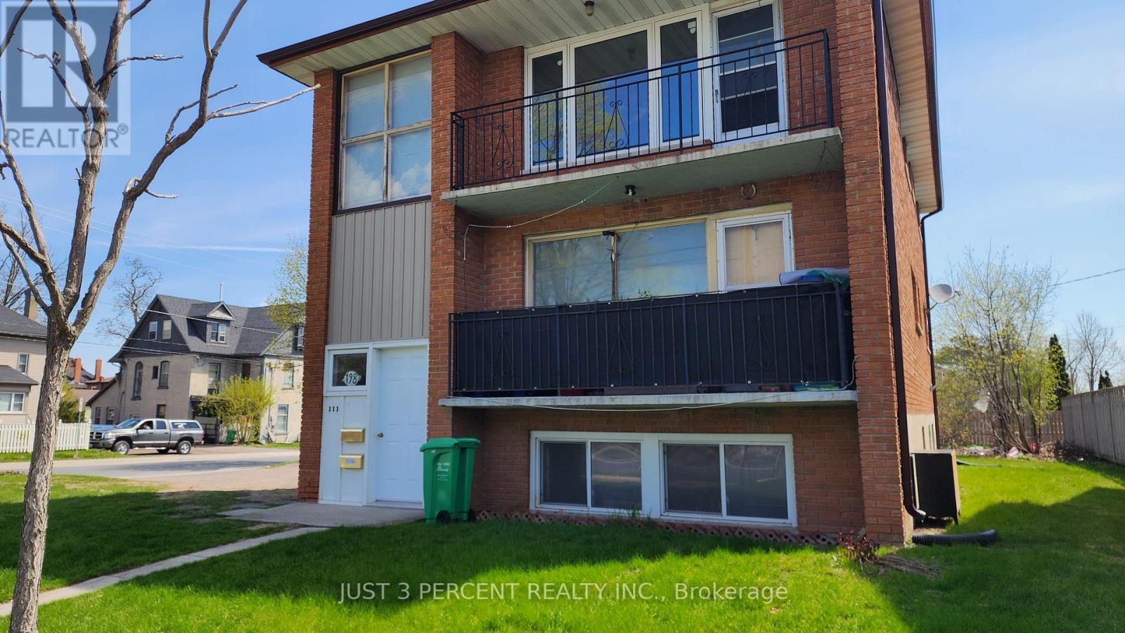 198 Aylmer Street N, Peterborough (Town Ward 3), Ontario  K9J 3K1 - Photo 2 - X13081114