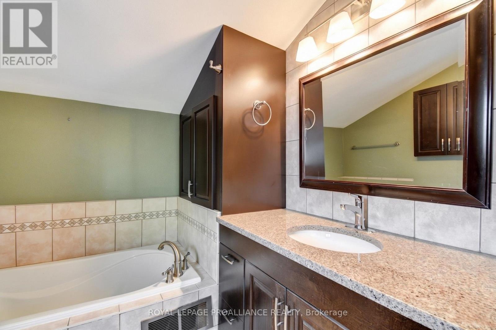 1407 Spooks Bay Lane, Highlands East (Cardiff Ward), Ontario  K0L 1A0 - Photo 50 - X13082710
